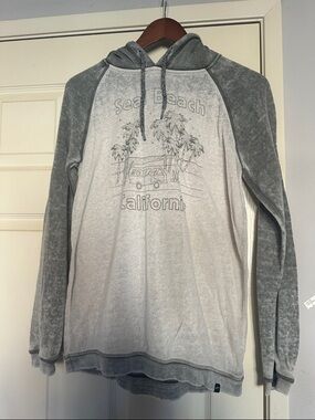 Gray Seal Beach California Hooded Sweatshirt - Women's Lightweight Pullover